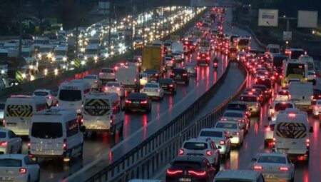 3 Üniversiteden Akademisyenler Araştırdı: Trafik İstanbullunun Ömrünü Ne Kadar Kısaltıyor?