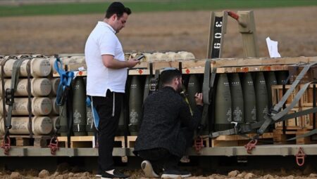ABD’den gelen Yahudi siviller, Gazze’ye atılan obüs mermilerine notlar yazıyor