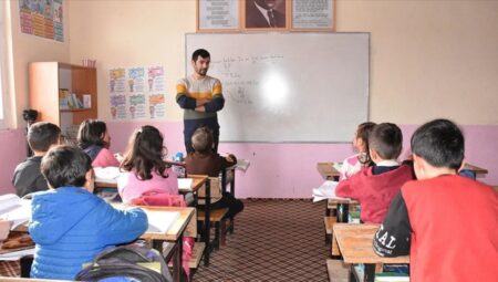 Artvin’de çocuk nüfusu artan köyün okulu, 6 yıl sonra yine açıldı