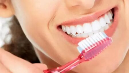 İnsanların Yüzde 80’i Dişlerini Yanlış Fırçalıyor! Gerçek Bildiğinize Emin misiniz?