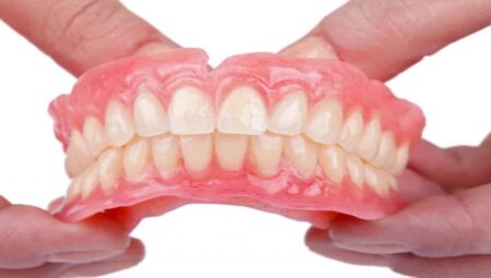 Yaşlandıkça dişlerimiz de yaşlanıyor: Bu süreci durdurabilir miyiz?