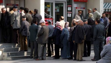 AKP’nin zor kararı: Bakan Şimşek’e rağmen emeklilere iyileştirme yapılacak mı?Üç seçenekli çalışma, yüzde 45’e denk gelen formül