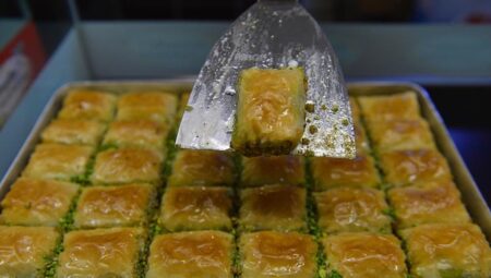 Baklava severleri üzecek haberi! Yüzde 30 zam geldi: Kilosu bine dayandı…