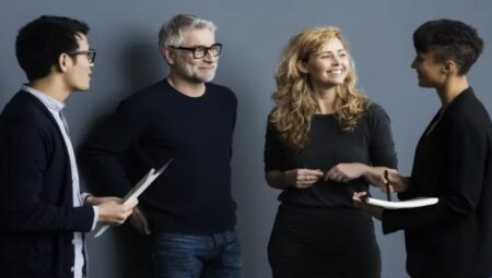 Eski CIA ajanı, duygusal zekası yüksek kişilerin başkalarıyla konuşurken her zaman yaptığı 6 şeyi paylaşıyor: