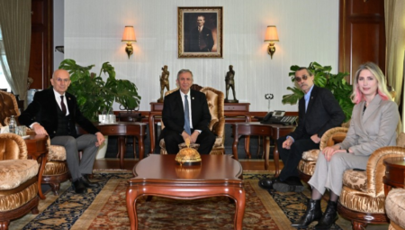 Etimesgut belediye başkan adayı Erdal Beşikçioğlu, Mansur Yavaş’ı ziyaret etti