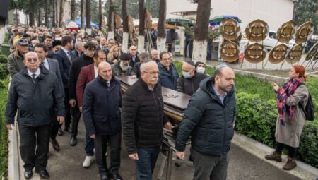 Hanri Benazus son yolculuğuna uğurlandı! Tunç Soyer cenazeye katıldı