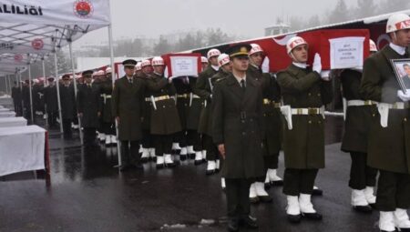 İçimiz yandı: 20 günde 21 asker şehit düştü… Uzmanlar uyarıyor: Stratejik hata hedef yapıyor