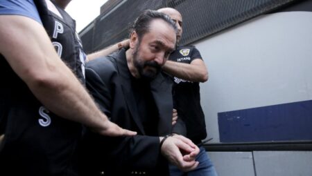 Adnan Oktar ve örgüt yöneticilerine hapis cezası: 12 kişi ceza aldı