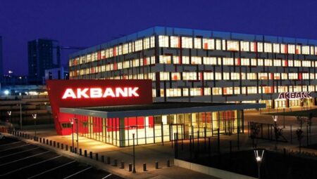 Akbank 4. çeyrekte 2022 kârının altına kaldı
