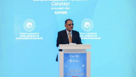 Mehmet Özhaseki: 390 bin depremzede aileye ev vermek zorundayız