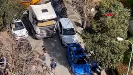 Korkunç saldırı: Bıçak ve kemerle 3 kişi yaralandı!