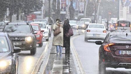 Başkentte Beyaz Örtü! Kar Yağışı Ankarayı Kapladı