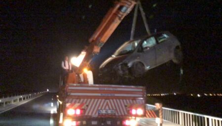 1 aylık bebek su birikintisinde kayarak şarampole yuvarlandı!