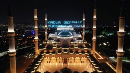 Mübarek Kadir Gecesi’nde Bin Aydan Daha Hayırlı Anıları Biriktirin