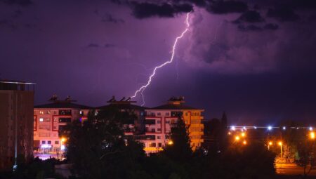 Doluya dönen yağmur Hatay’ı vurdu
