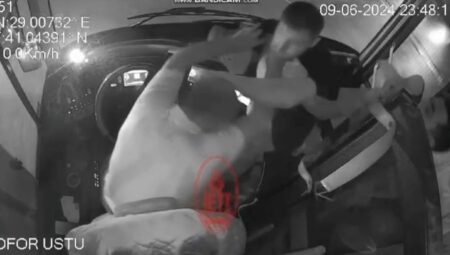 Kavgayla başlayan otobüs yolculuğu kazayla bitti!