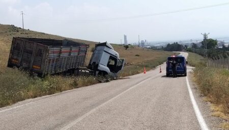 Adana’da korkunç kaza: 3 can hayatını kaybetti, 2 kişi yaralandı