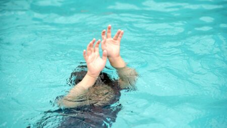 Üç yaşındaki Ayşegül havuzda boğuldu, hayatını kaybetti