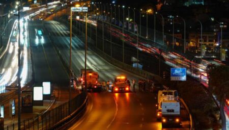 Haliç’teki orta köprü trafiğe kapatıldı, Kadıköy’e ulaşım zorlaştı!