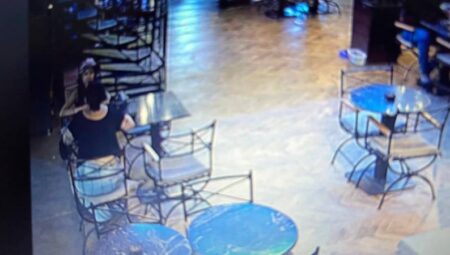 Kafeteryadan çalınan çantayı Güney Koreli turistler mi aldı? Gözaltına alındılar!