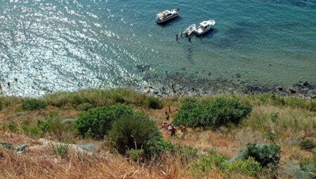 Tehlikeli kaza anı: Uçurumdan düşerek yaralandı!