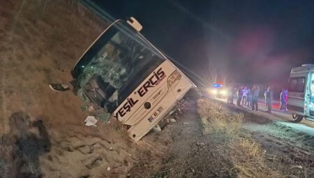 Otobüs kazasında 24 yolcu yaralandı: Sivas-Erzincan yolunda facia!
