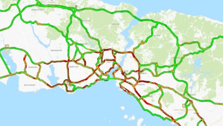 Fırtına etkisiyle İstanbul’da trafik felç oldu: Yoğunluk rekor seviyede!