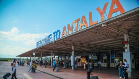 Antalya, turist akınına uğradı ve rekorları alt üst etti!