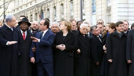 Unutulmaz anı: Bu tarihi fotoğrafın 10. yılında 5 kişinin yan yana yürüyüşü kimleri hatırlatıyor?