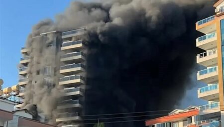 Antalya’da 12 Katlı Otel İnşaatında Yangın Çıktı: Mahsur Kalan İşçiler Kurtarıldı!