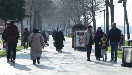 Sahilleri Güneşli Havada Dolup Taşanlar! – Türkiye’de Son Dakika Kalabalık Haberleri