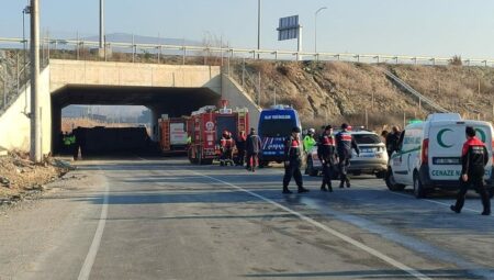 Denizli’de kaza: İşçi servisi devrildi, 4 kişi hayatını kaybetti