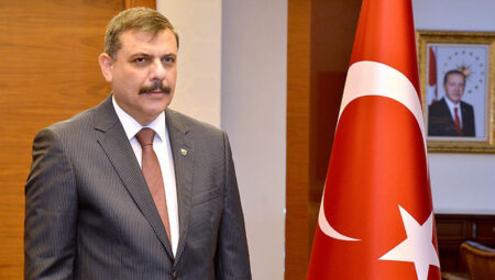 Erzurum Valisi’nden Çakarlı Araç Tepkisi: “Beşer, Şaşar” Sokak Hayvanı Savunucularına Sert Sözler: “Aynı Hassasiyeti Delikanlıdan Esirgediler”