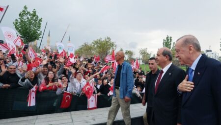 Erdoğan’a “Hoş Gelmedin” Tepkisi: Siyasi Zıtlaşmanın Yeni Simgesi!