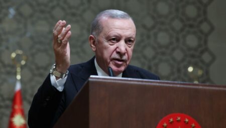 Erdoğan: Görevi kötüye kullananlara acımayacağız!