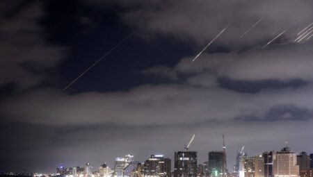 İran Lideri Hamaney’den İsrail’e Sert Uyarı: “Çaresiz Kalacaksınız!”