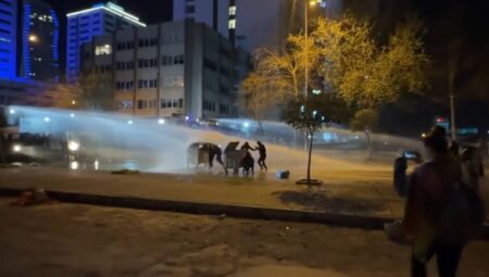 İzmir’de İmamoğlu Protestolarında 23 Çocuk Gözaltına Alındı ve Şiddet Kurbanı Oldu