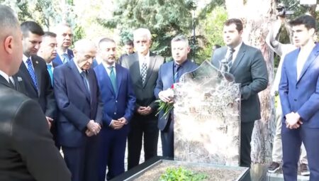 Bahçeli, Türkeş’in Kabrinde Anma Töreni Düzenledi