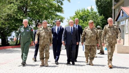 İran Sınırında Askeri Hareketlilik: Bakan Güler Güvenlik Önlemlerini Artırdı!