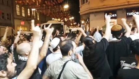 Beyoğlu’nda Protesto Gerginliği: Dergi Binasına Saldırı ve Toplantı Yasakları!