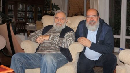 Tarih Dünyası Yas Tutuyor: Prof. Dr. Mete Tunçay Hayatını Kaybetti  
Prof. Dr. Mete Tunçay Kimdir?