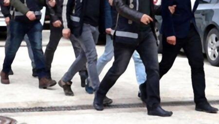 Türkiye Genelinde Göçmen Kaçakçılığına Darbe: 81 İl’de 52 Şüpheli Yakalandı!