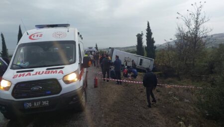 Denizli’de Midibüs Faciası: 1 Ölü, 32 Yaralı!