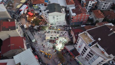Çökmeye Bir Gün Kala: Binanın Son Anları Fotoğraflandı!