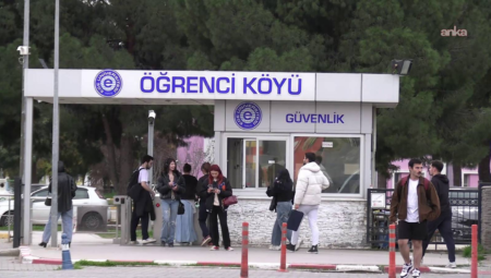 Depremzede Öğrenciler Ege Üniversitesi Öğrenci Köyü’nde Yalnız Bırakılıyor: Giriş Kartları Bloke Edildi!