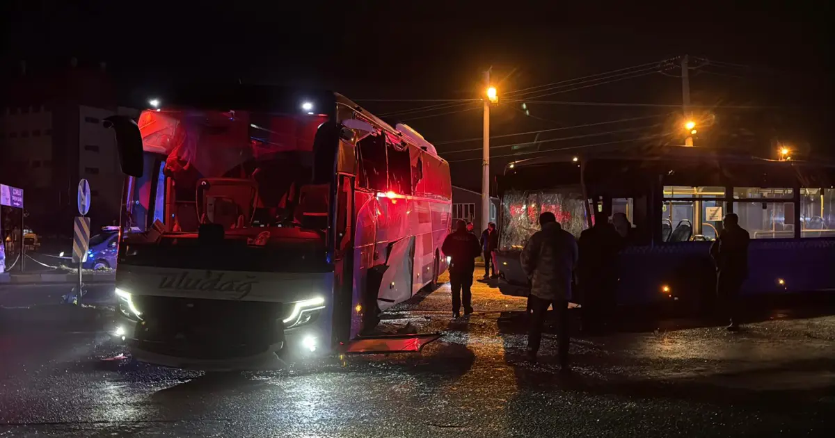 Korkunç Kaza: İki Otobüs Çarpıştı, Çok Sayıda Yaralı Var!