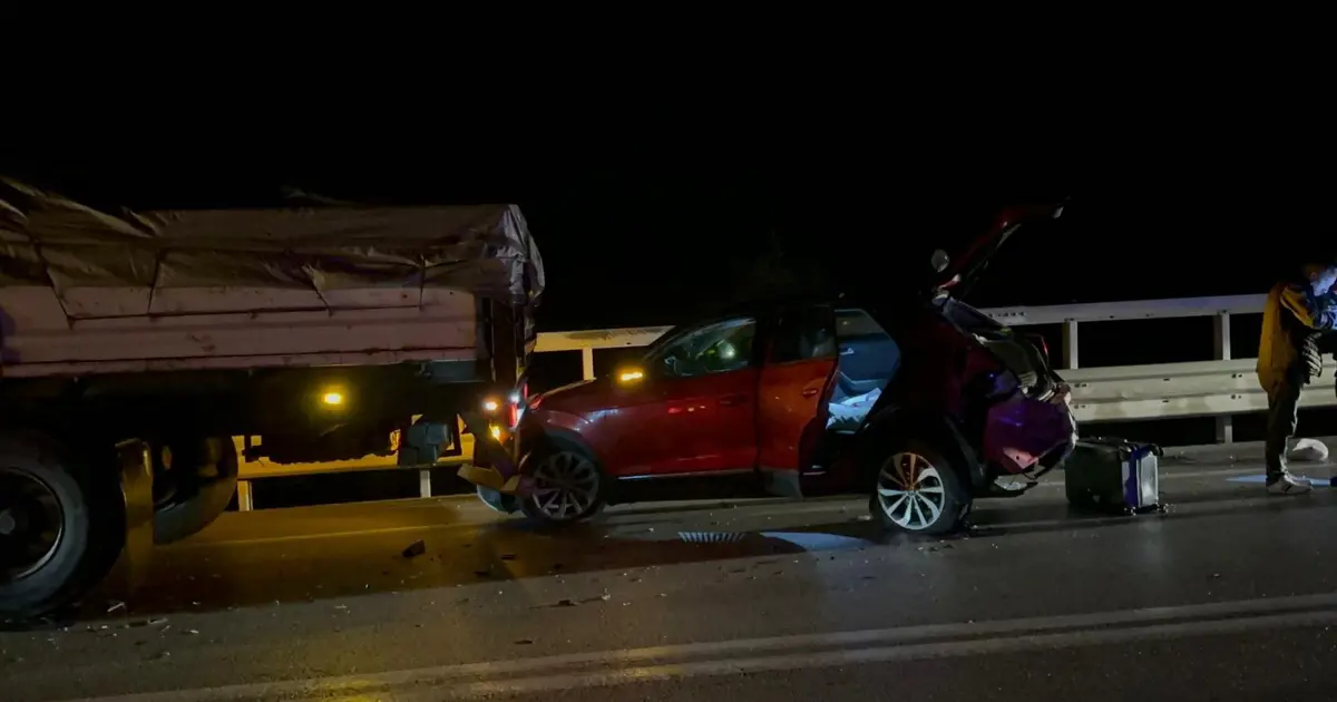 Yağışlar Zincirleme Kazaya Yol Açtı: 2 Çocukla Birlikte 3 Yaralı!