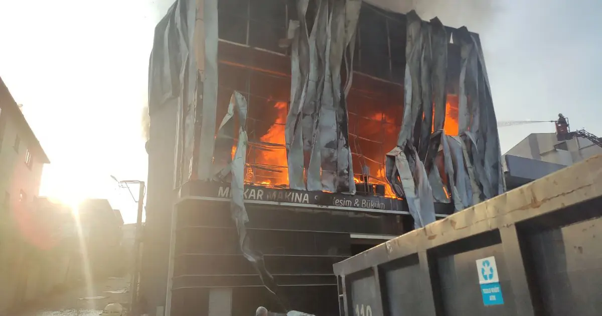 Kocaeli’de Parfüm Deposunda Korkunç Yangın: 6 Can Gitti!