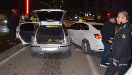 Dur İhtarına Uymadı, Emniyet Müdürü Yardımcısının Aracına Çarptı!