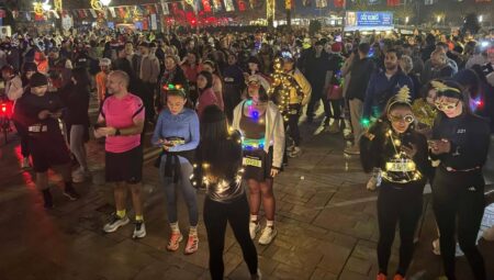 İzmir’de “En Uzun Gece” Koşusu: Koşucular Yıldızların Altında Yarıştı!